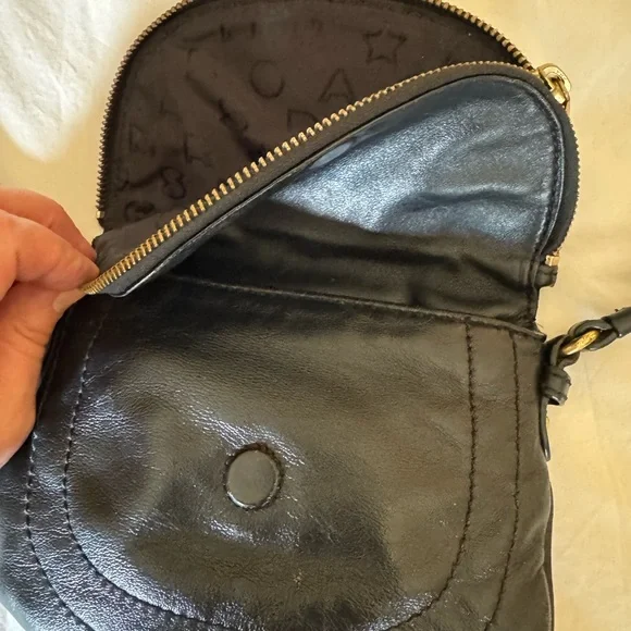 Marc by Marc Jacobs Vintage Black Leather Crossbody bag with Bird Accent - Picture 10 of 13